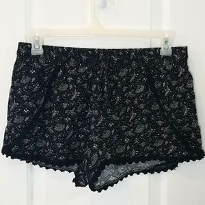 Cotton lace trim shorts